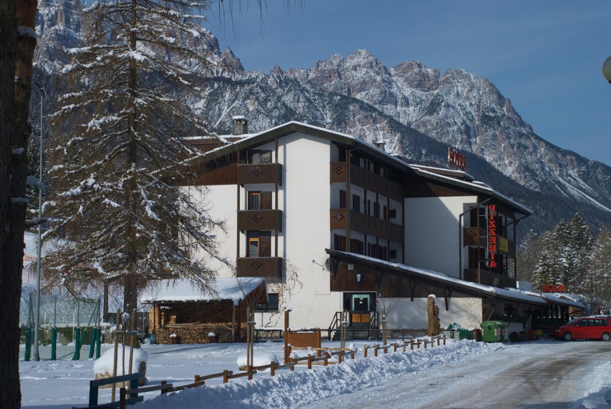 Hotel Davost Форни ди Сопра Екстериор снимка