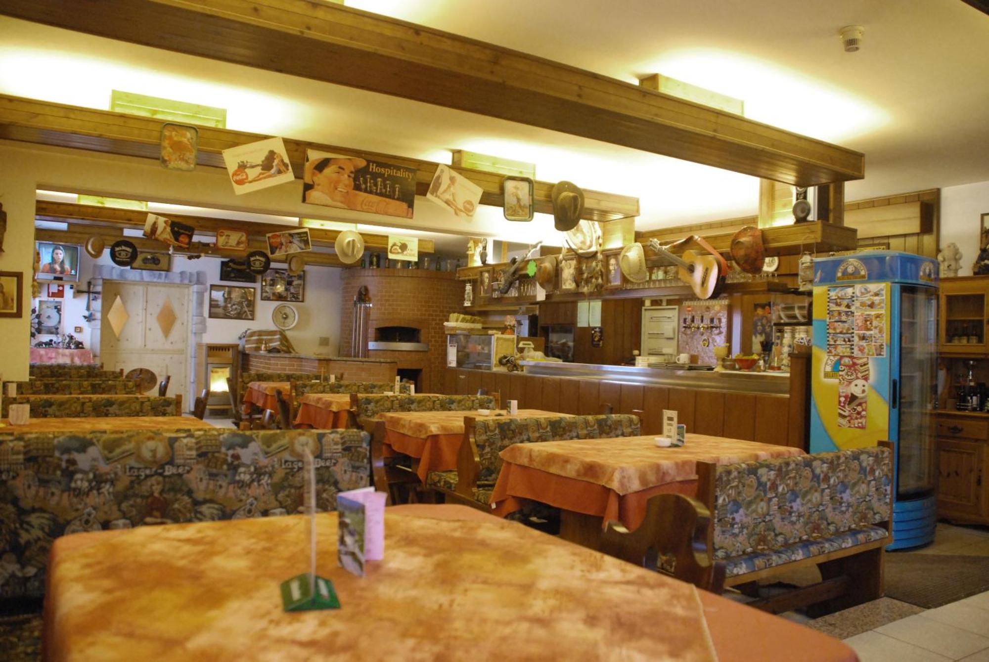 Hotel Davost Форни ди Сопра Екстериор снимка