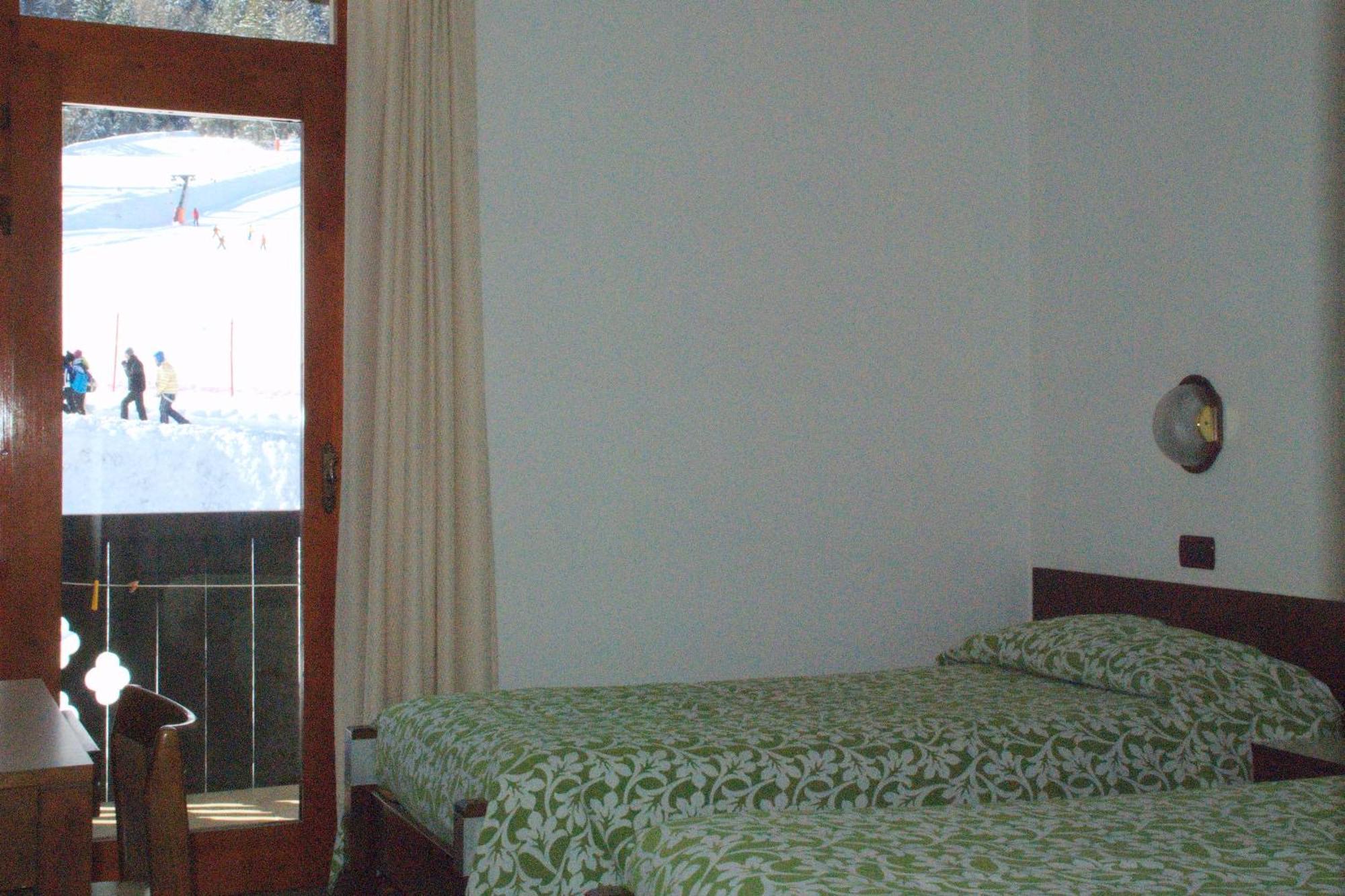 Hotel Davost Форни ди Сопра Екстериор снимка