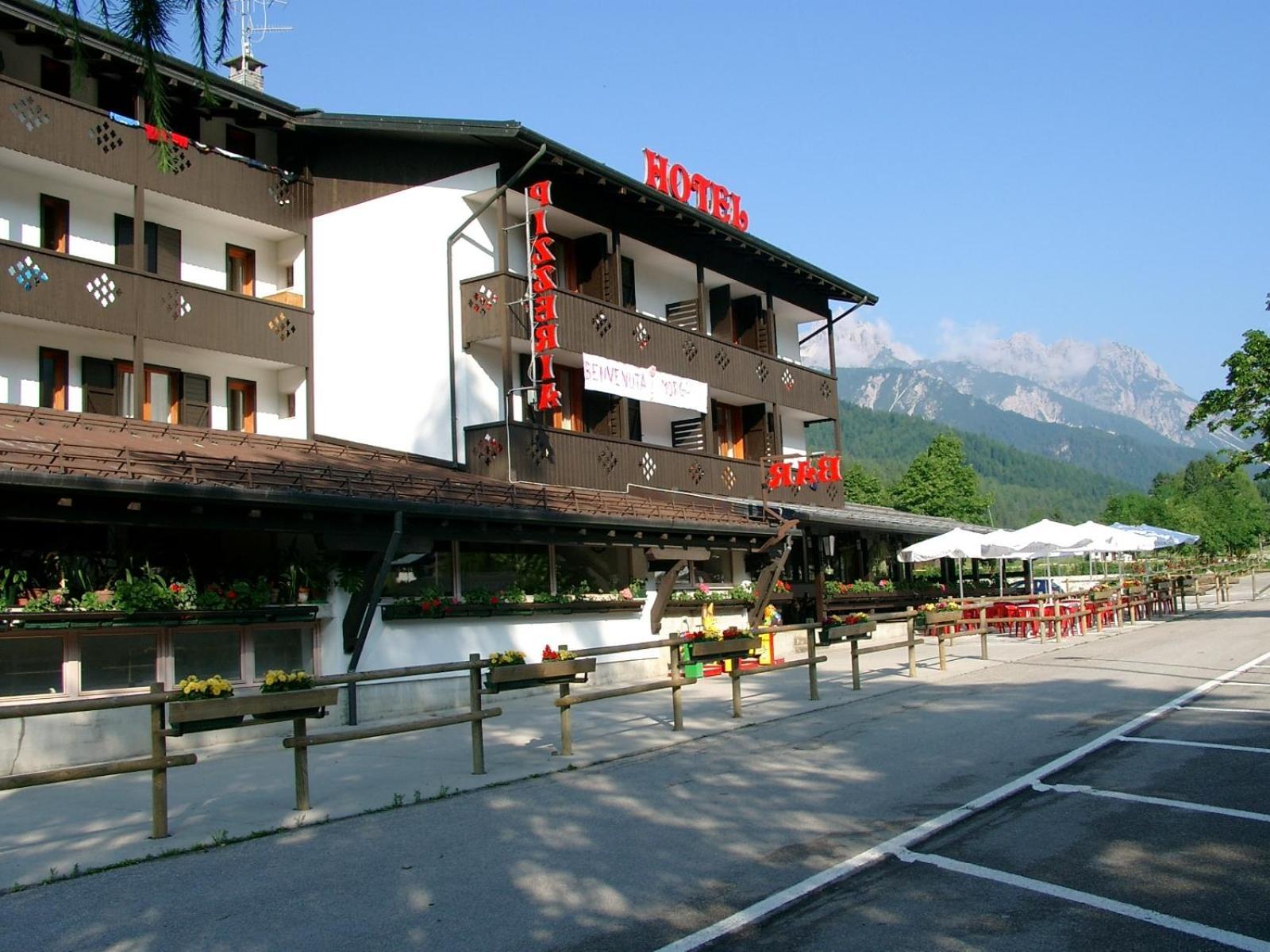 Hotel Davost Форни ди Сопра Екстериор снимка