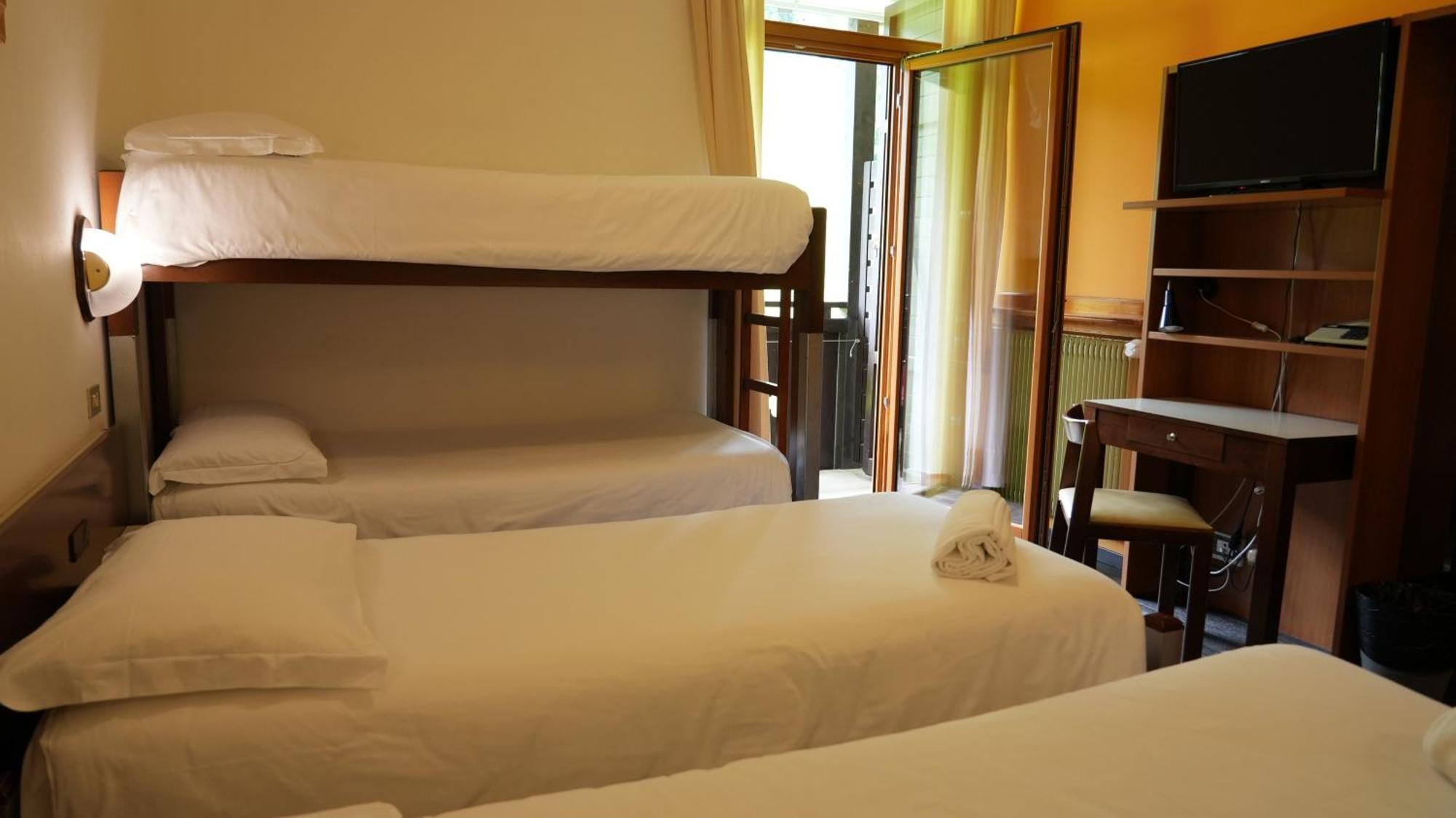 Hotel Davost Форни ди Сопра Екстериор снимка