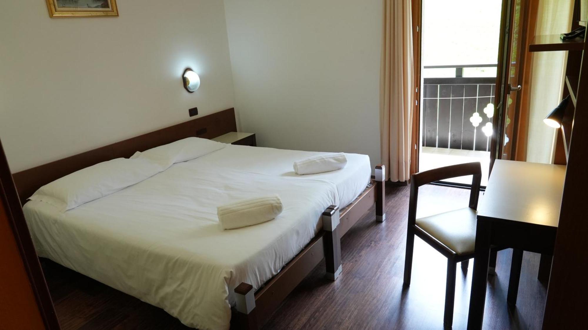 Hotel Davost Форни ди Сопра Екстериор снимка