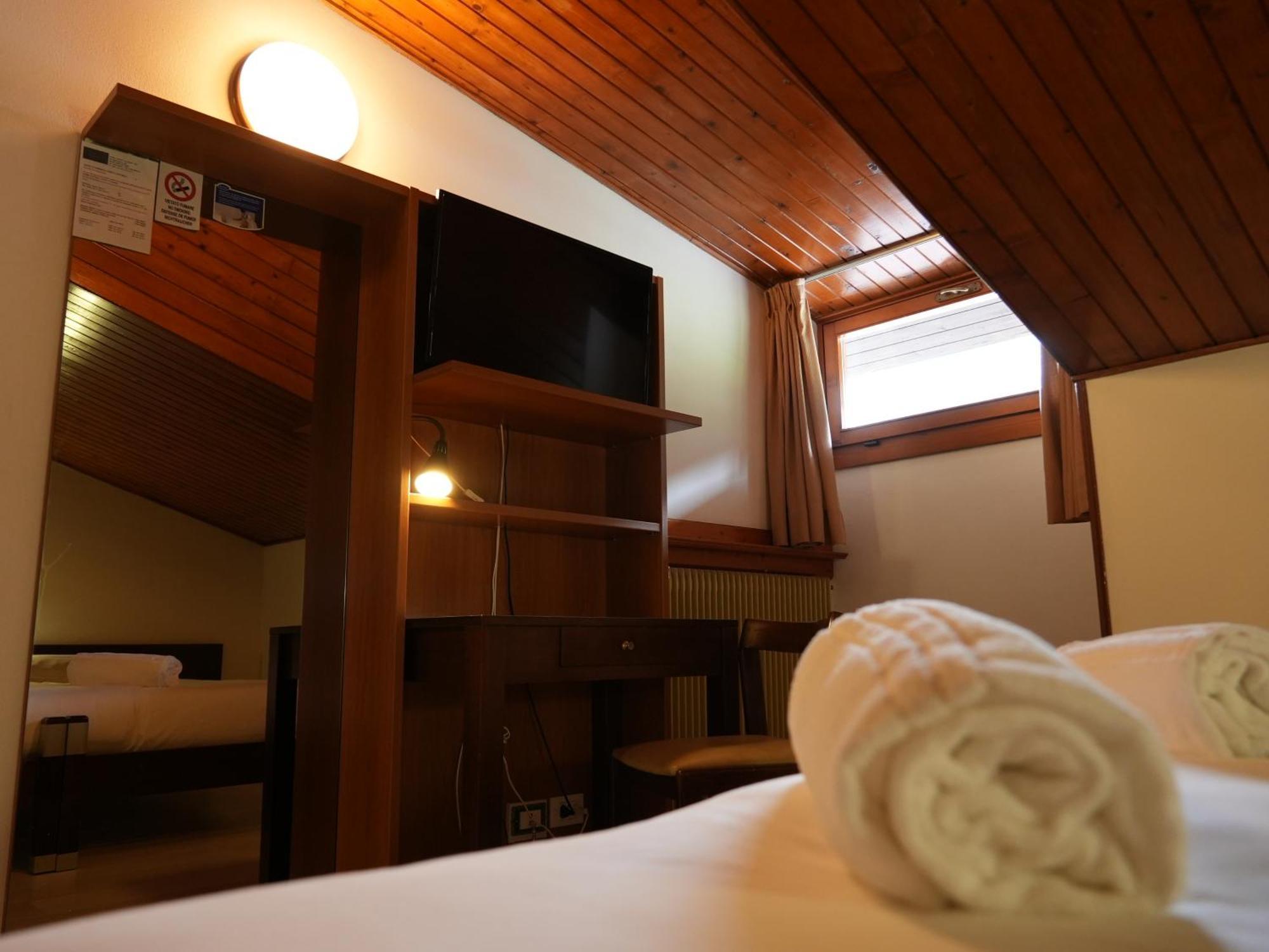 Hotel Davost Форни ди Сопра Екстериор снимка