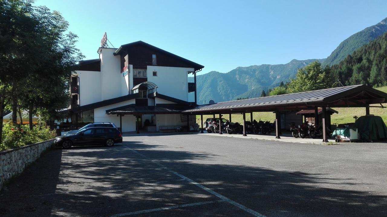 Hotel Davost Форни ди Сопра Екстериор снимка